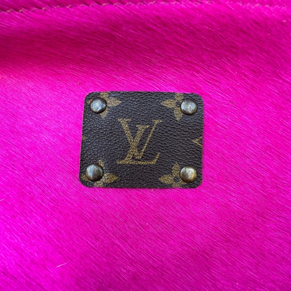 Keep it Gypsy Jessica hot pink hair on hide leather wristlet - Picture 2 of 5